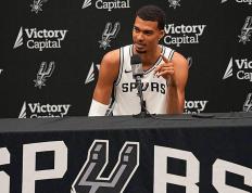 维克托(tuō)·文班亚马血栓康复期间训练更暴力