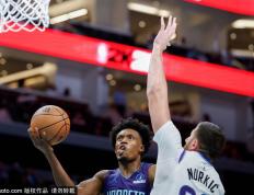 犹他爵(jué)士队中锋沃克·凱(kǎi)斯勒因肩部手术缺席本赛季剩余比赛