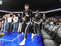 NBA中国赛｜篮网险胜太阳曾凡博作壁上观