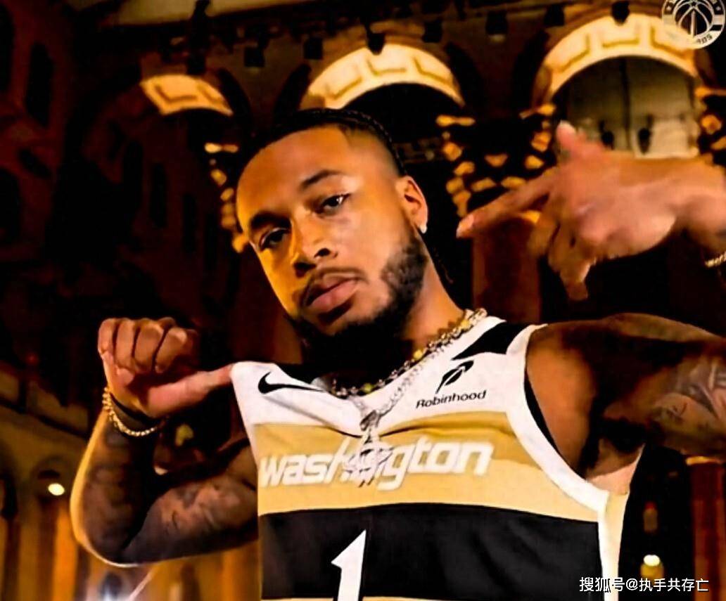 NBA天才发布城市版球衣,惠特摩尔开始冲刺,新赛季我(wǒ)們(men)来了!