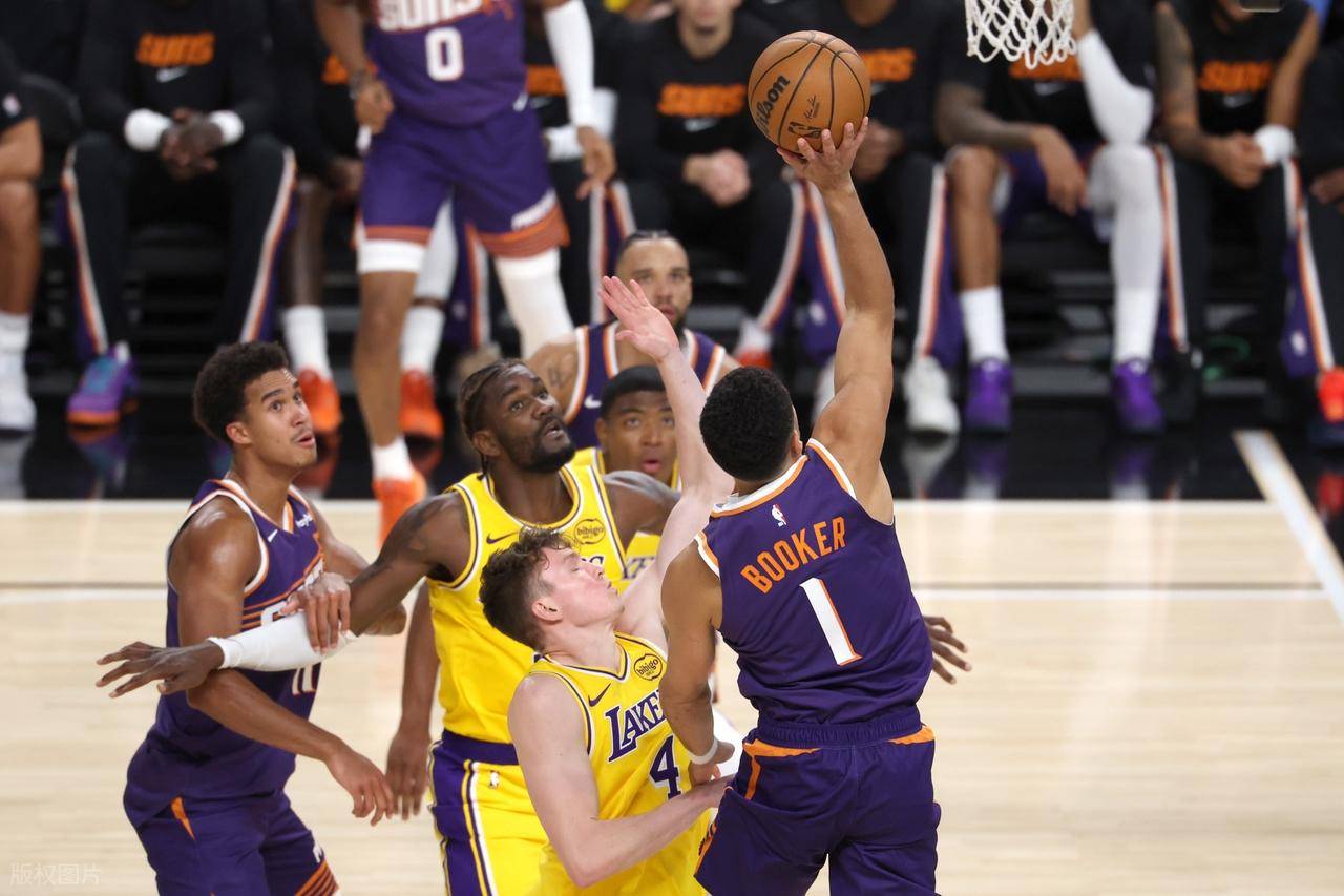 NBA季前赛：湖人惨敗(bài)太阳，球迷揭開(kāi)真相，扒出小细节