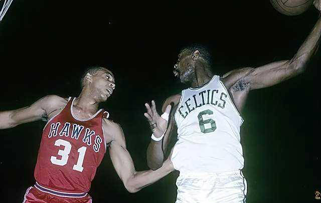 美媒评选NBA球员背(bèi)后代(dài)表巨星的(de)球衣号码