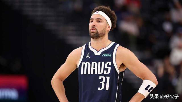 多才(cái)多艺,克莱·汤普森在潜水酒(jiǔ)吧炫耀台球技