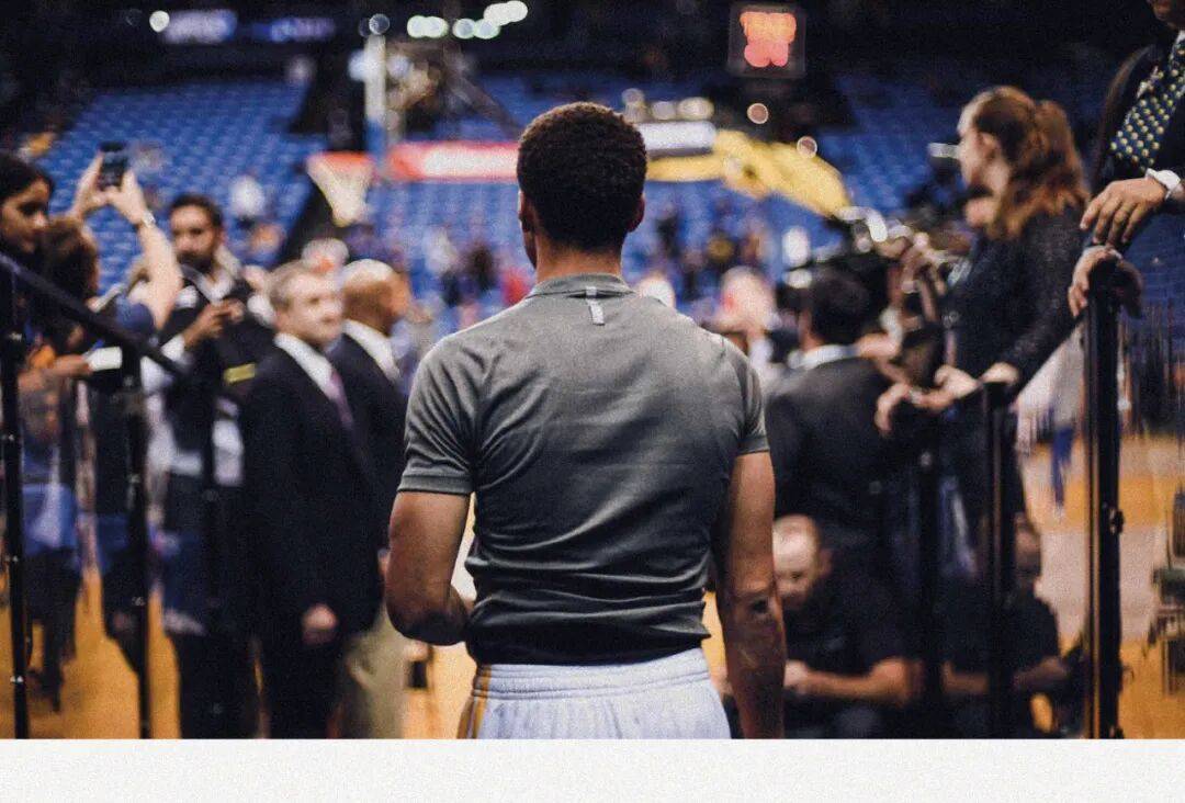 从無(wú)名之辈到历史颠覆者，斯蒂芬·庫(kù)里的故事