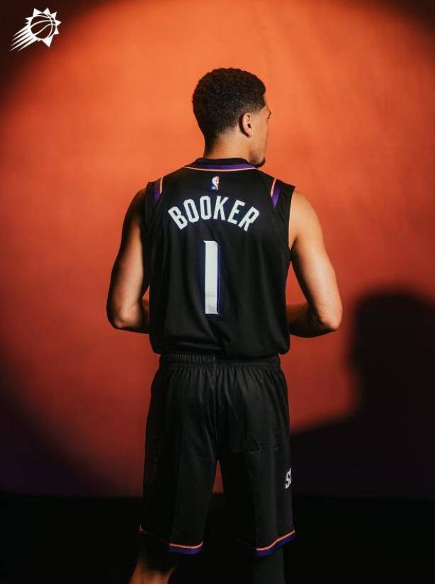 菲尼克斯(sī)太阳队发布2025/26赛季全新(xīn)球衣