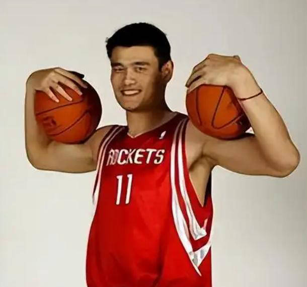 姚明(míng)——休(xiū)斯頓(dùn)火箭队第(dì)二伟大的巨星