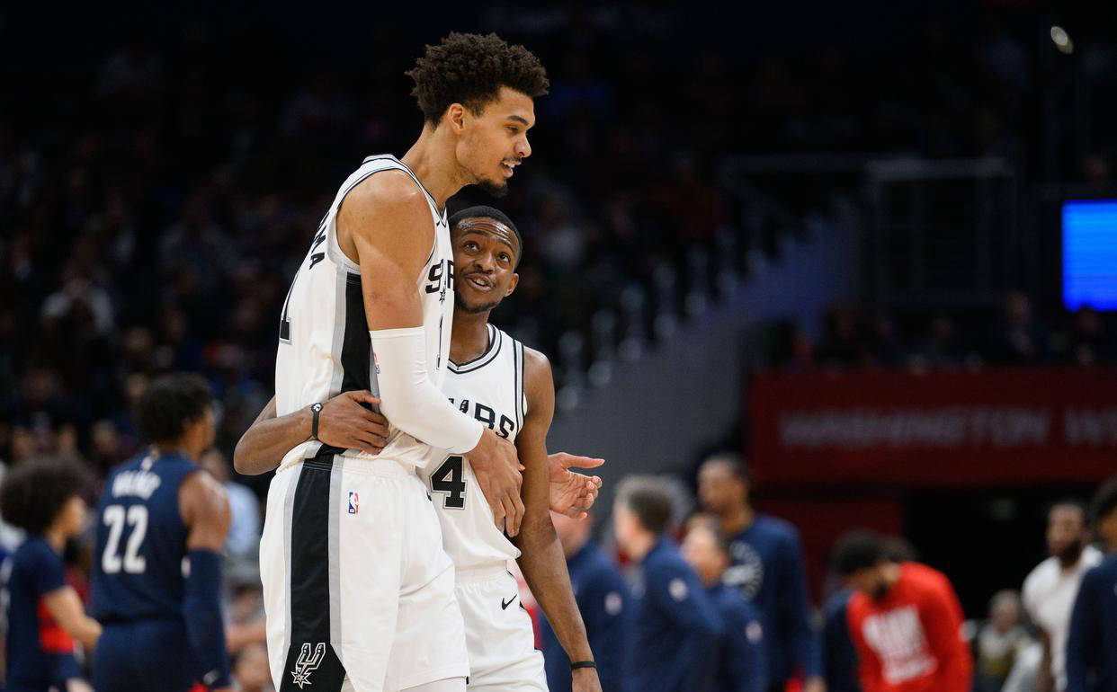 马刺续约达龙福(fú)克斯，注重长远布局