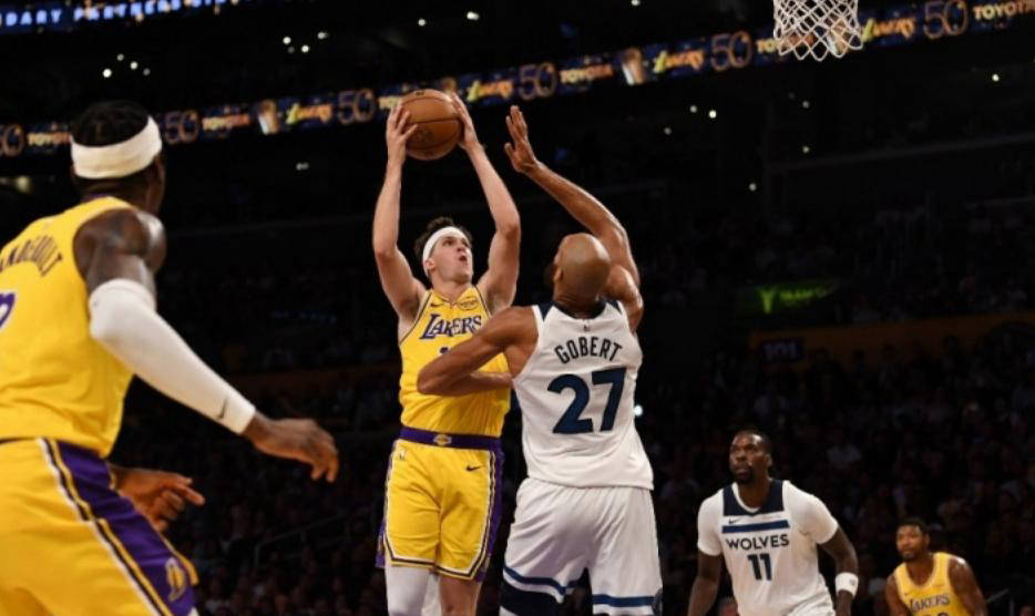 NBA球员里夫斯：留还是交易？