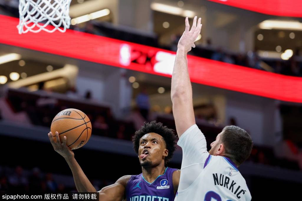 犹他爵(jué)士队中锋沃克·凱(kǎi)斯勒因肩部手术缺席本赛季剩余比赛