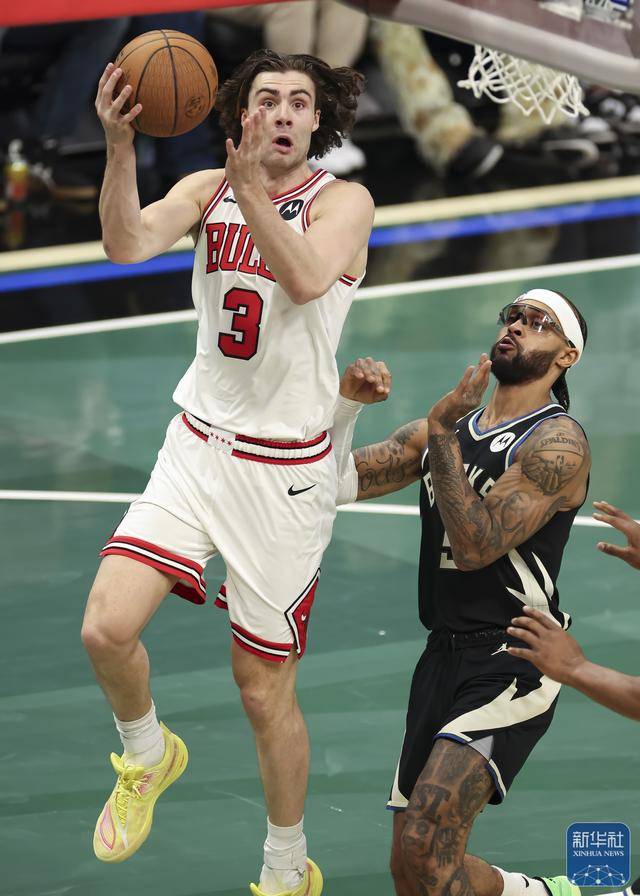 NBA常规赛|雄(xióng)鹿胜公(gōng)牛