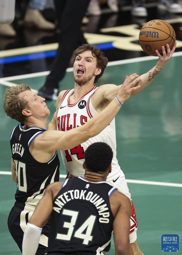 NBA常规赛|雄(xióng)鹿胜公(gōng)牛