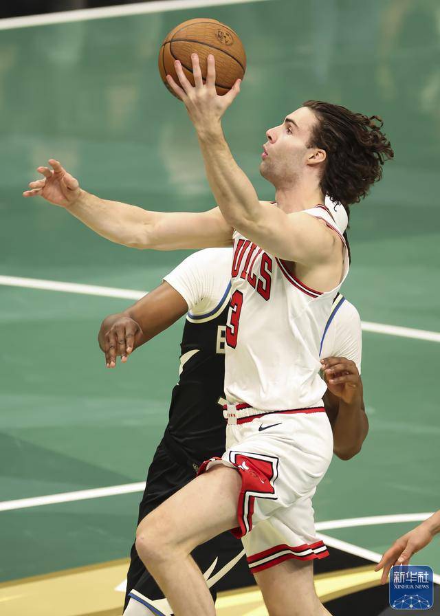 NBA常规赛|雄(xióng)鹿胜公(gōng)牛